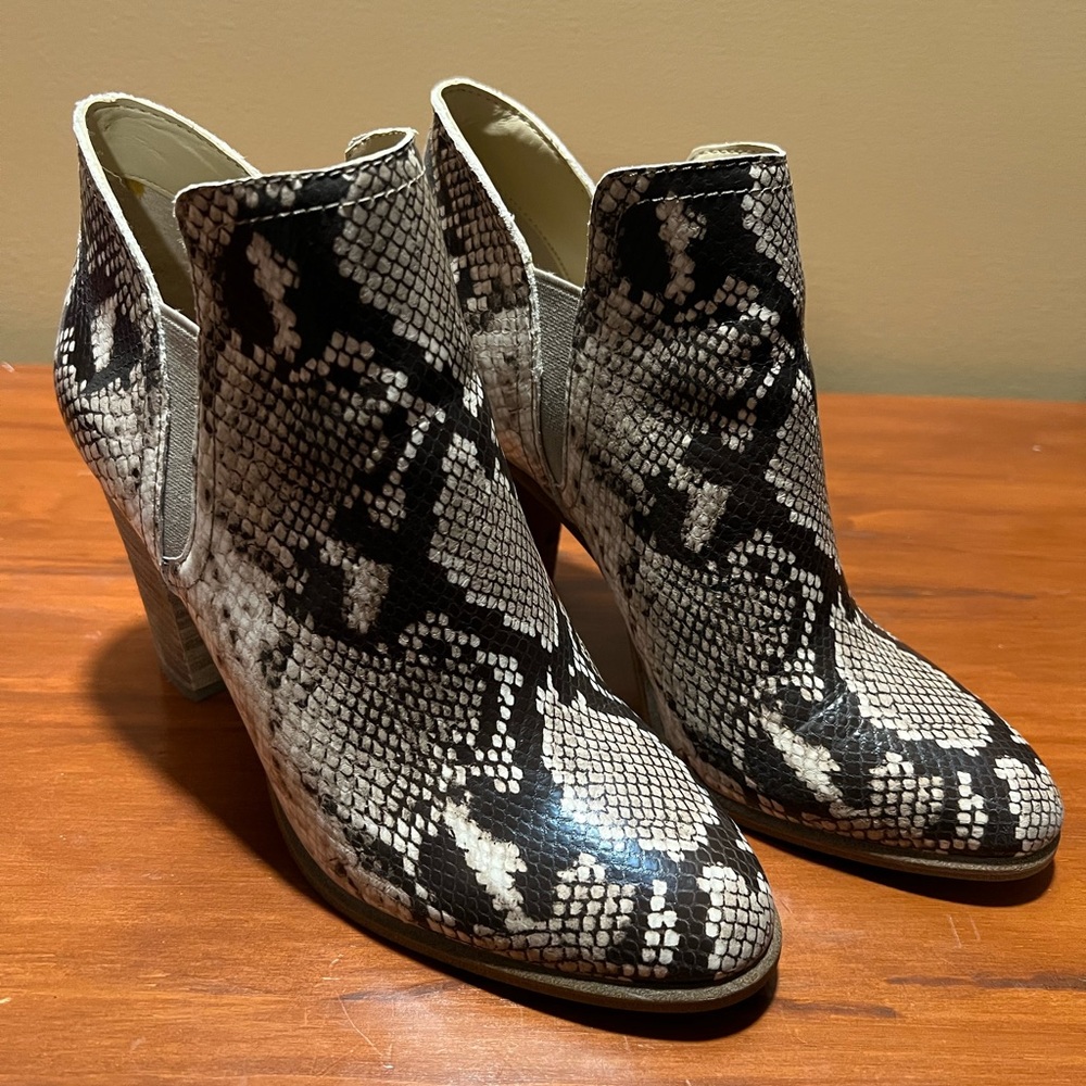 Snake-Print Ankle Boots - Neutral Black & Cream W8.5